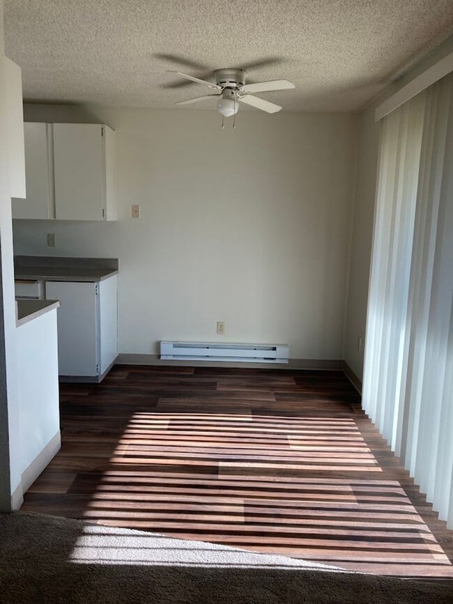Interior Photo - r45a Laurel Court Apts.