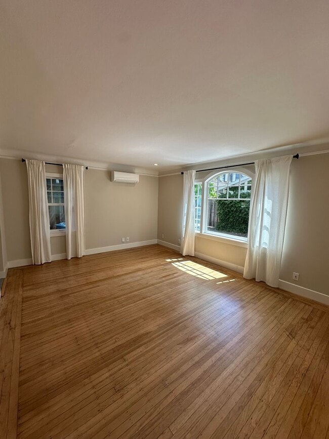 Building Photo - Comfy and charming 2 bedroom, best Palo Al...