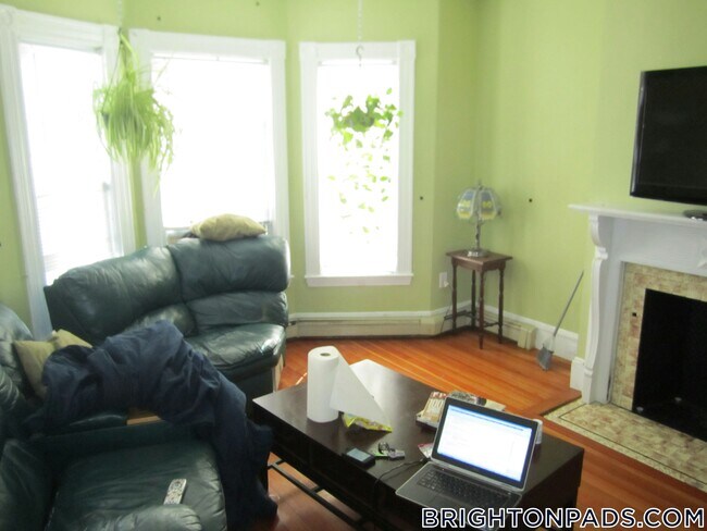 Building Photo - 66 Murdock St