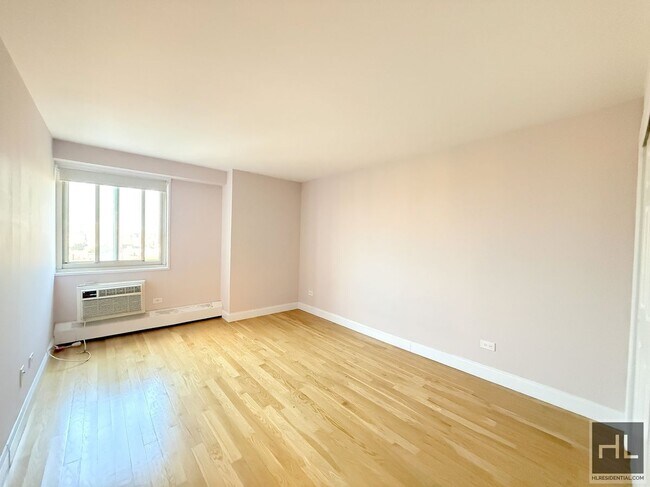 Foto del edificio - 1 bed 1 bath with dinning area , Washer and dryer - WEST 93 STREET