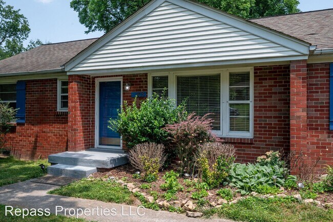 Building Photo - 3 br, 2 bath House - 303 Browning Road