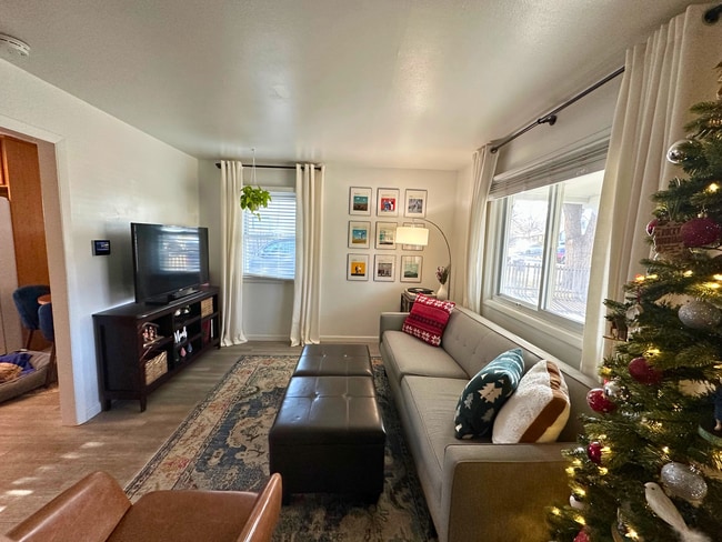 Building Photo - 2620 S Julian St