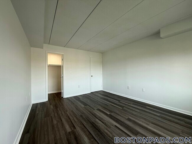 Foto del edificio - 53 Hill Rd