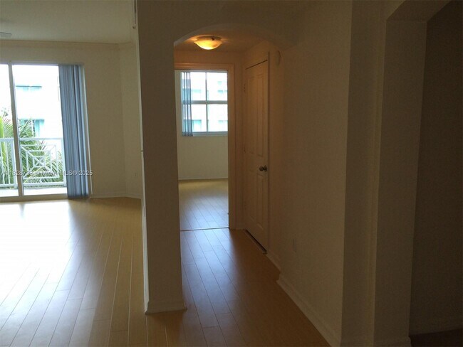 Building Photo - 9172 Collins Ave
