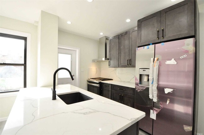 Foto del edificio - 68-28 Dartmouth St