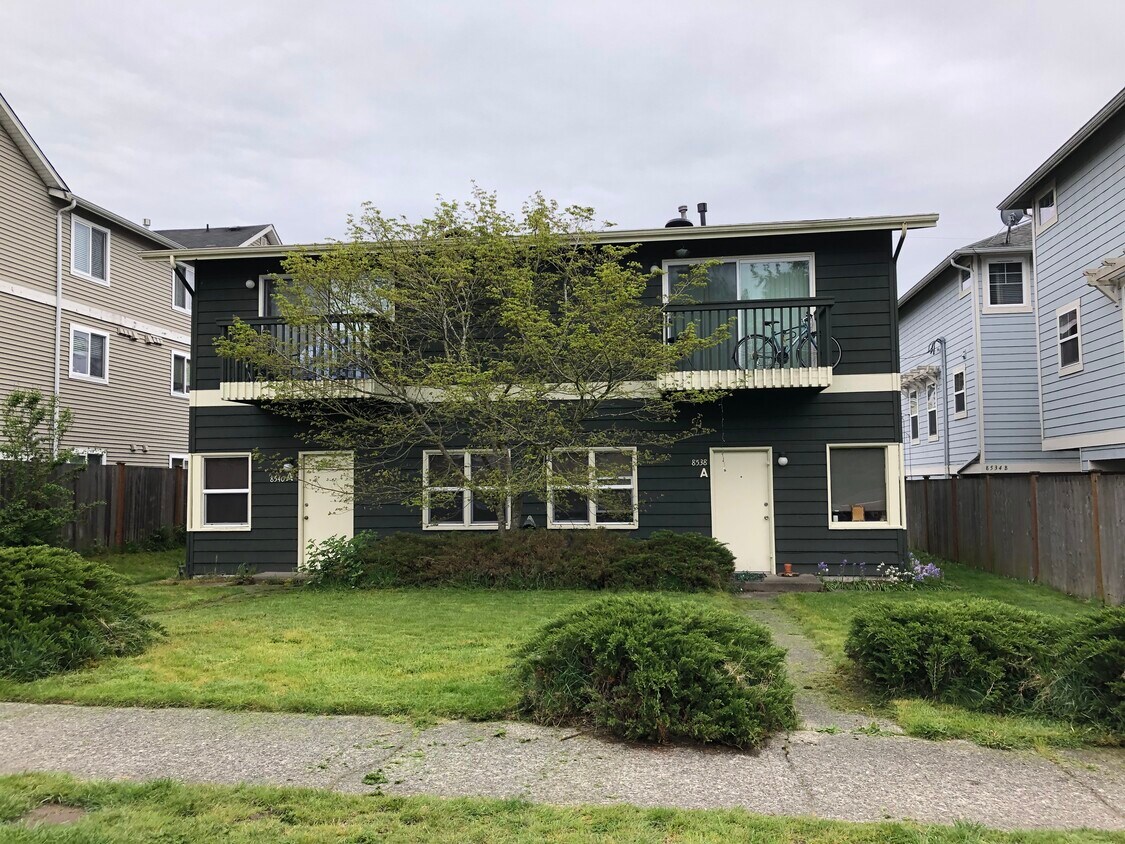 Foto principal - 8540 Stone Ave N