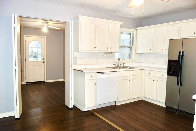 Building Photo - Cute 2 Bedroom Ranch in Shawnee
