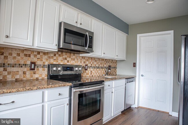 Building Photo - 101 Laurel Ct
