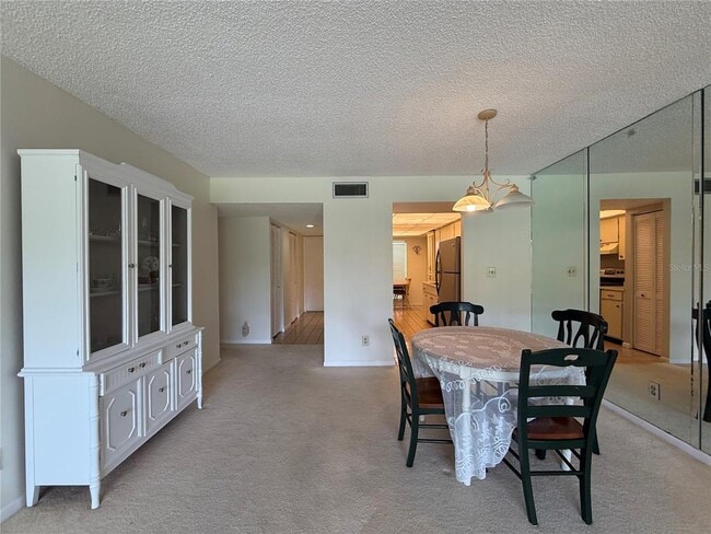 Building Photo - 2700 Cove Cay Dr