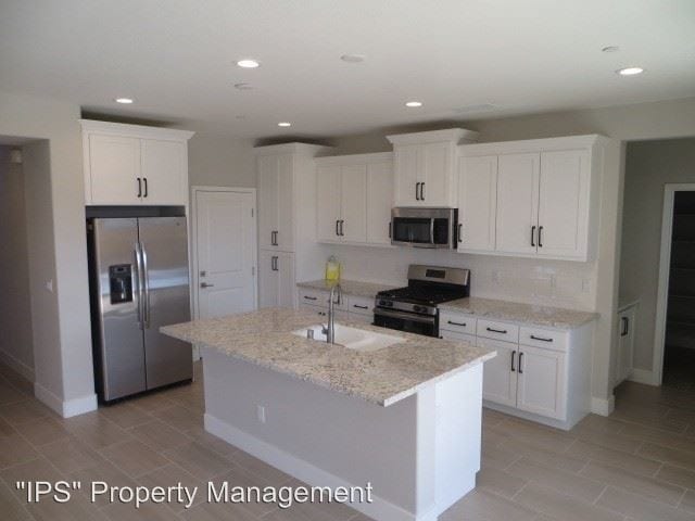 Building Photo - 3 br, 2.5 bath House - 4150 Town Center Blvd.