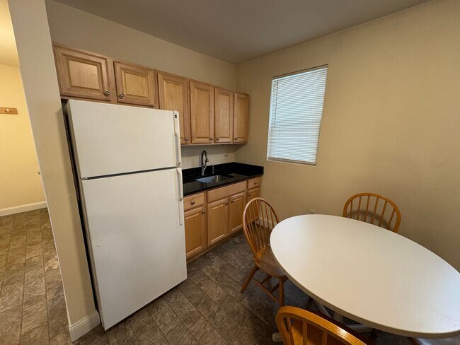 Foto del edificio - 220 Middlesex Ave