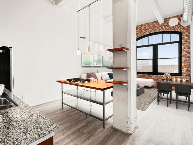 Building Photo - 163 W 200 S