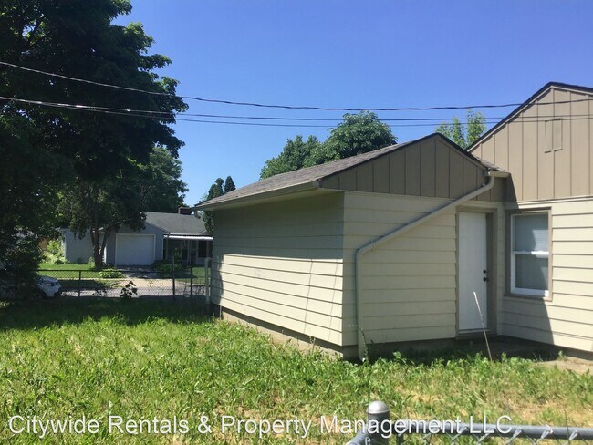 Building Photo - 2 br, 1 bath House - 5822 W. Thurston Ave