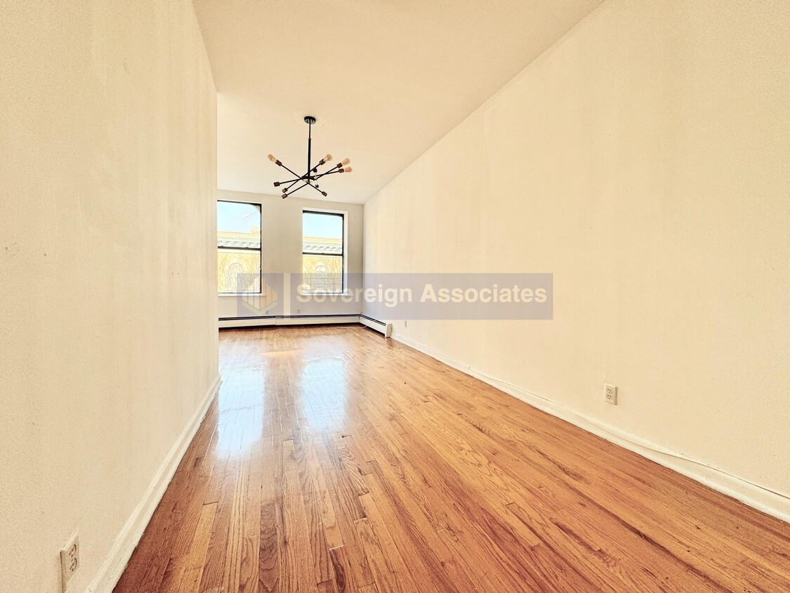 Foto principal - 140 W 112th St