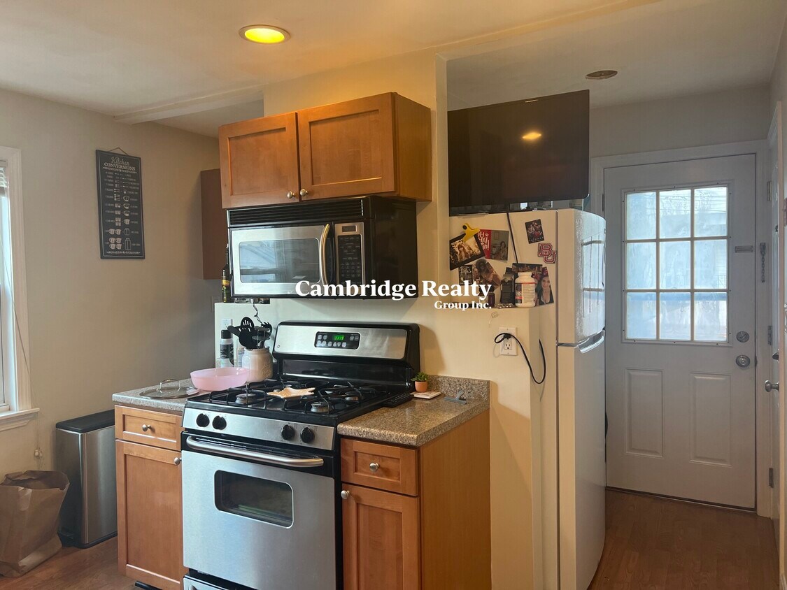 18 Henley St, Medford, MA 02155 Condo for Rent in Medford, MA