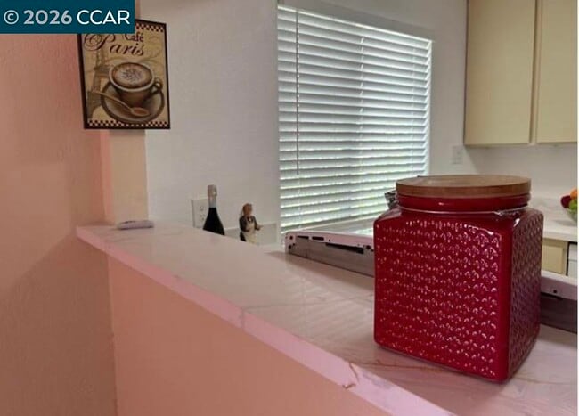 Foto del edificio - 1924 Almond Ave