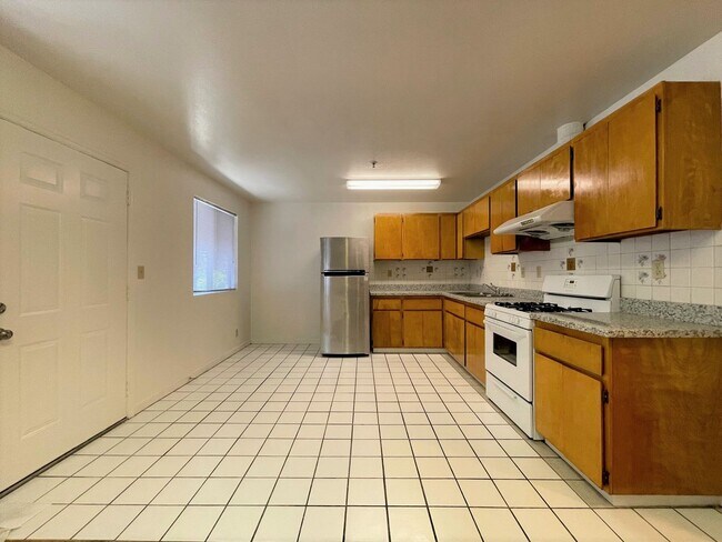 Foto del edificio - A clean and well-maintained 3-bed, 2-bath home located in the vibrant Laurel District.