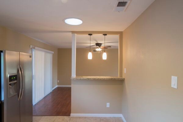 Building Photo - 2184 E Broadmor Dr