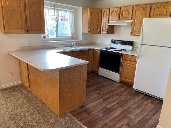 Building Photo - 4 Bed 2 Bath Home for Rent in Roy
