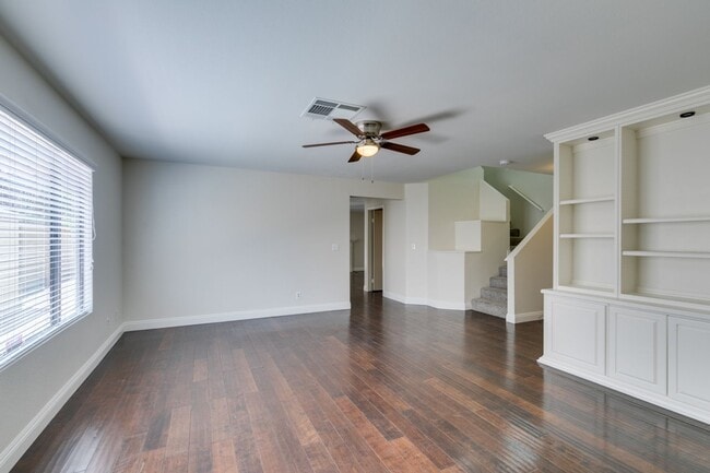 Building Photo - Beautiful 4 bedroom home in Lake Las Vegas!
