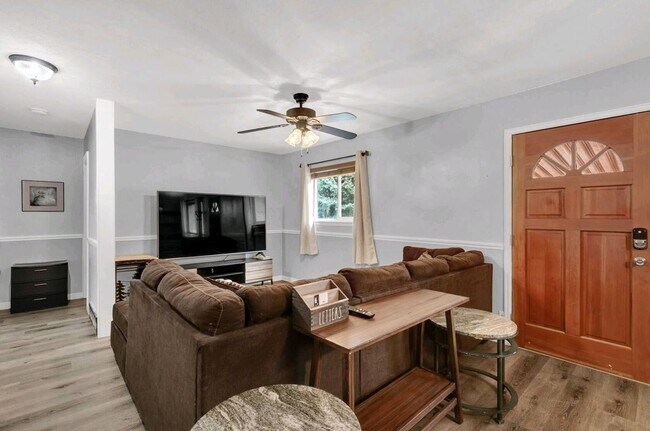 Foto del edificio - 341 Longfellow Dr