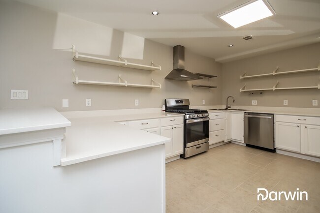 Building Photo - 2102 Hillshire Dr