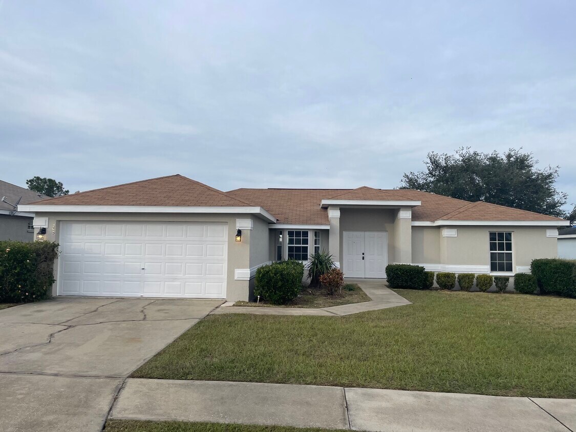 Front - 545 Drayton Rd