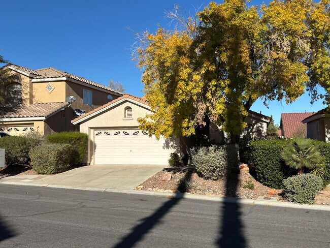 Foto del edificio - Single Story Summerlin Home with 3 Bedrooms! No Carpets. New Laminate Flooring. Cute backyard.