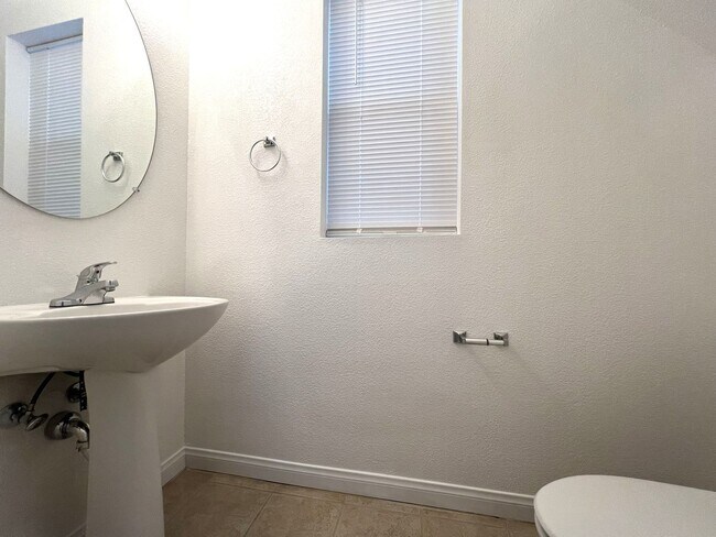 Building Photo - GATED COMMUNITY, 3 BEDROOM, 2.5 BATH, 2 ST...