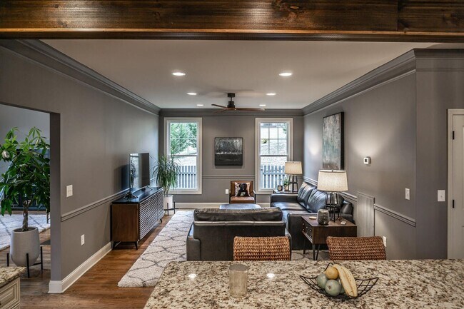 Foto del edificio - Stunning Custom Built Home in Ridgefields