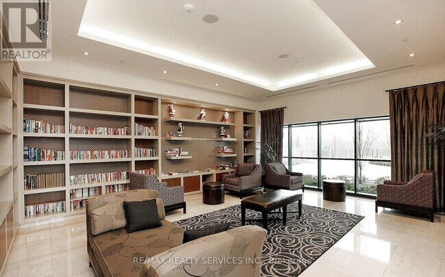 Building Photo - 100 John St