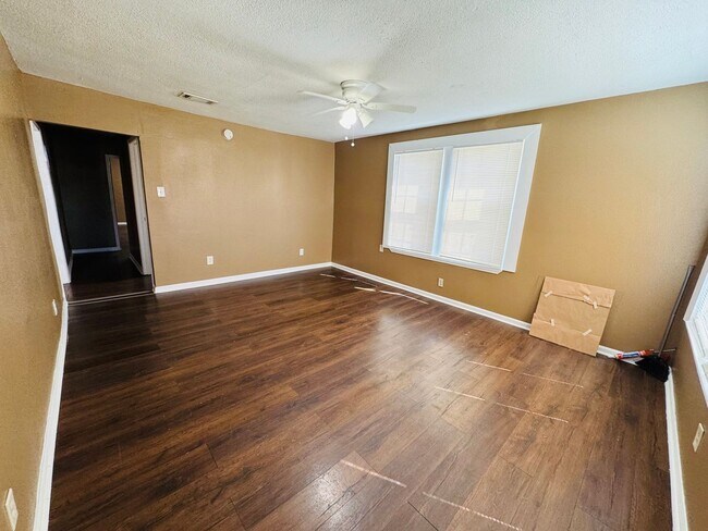 Foto del edificio - 4035 Clayton Dr