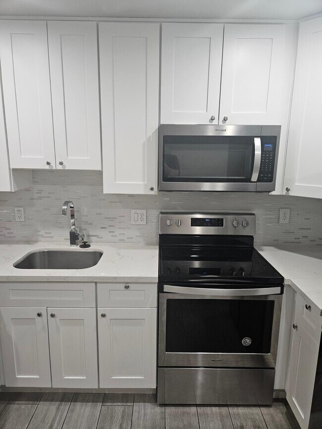 Foto del edificio - 935 E Roma Ave