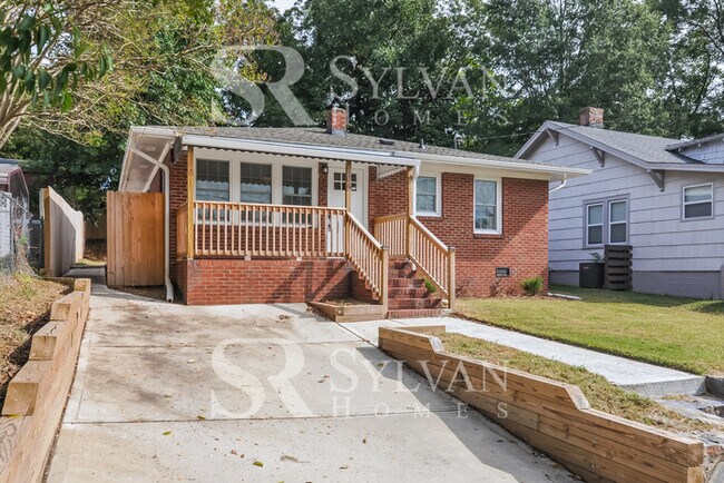 Building Photo - Enjoy living the good life in this 3 bedroom, 2.5 bathroom home