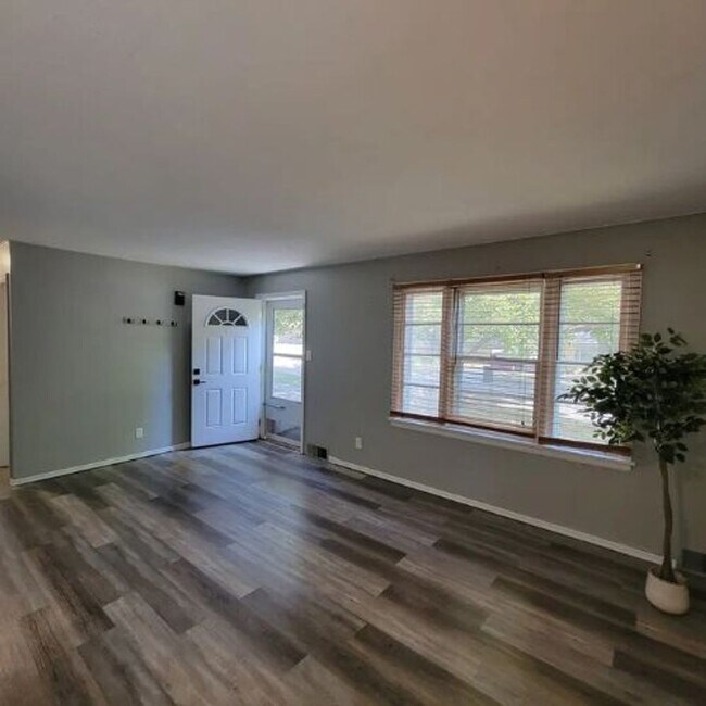 Foto del edificio - 3 Bedroom Home with Garage & Central Air