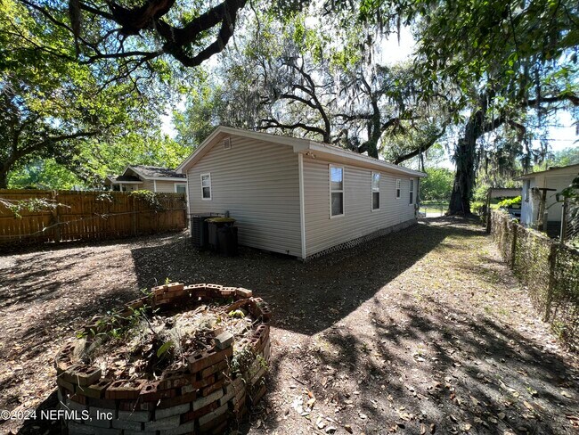 Building Photo - 361 Broward St
