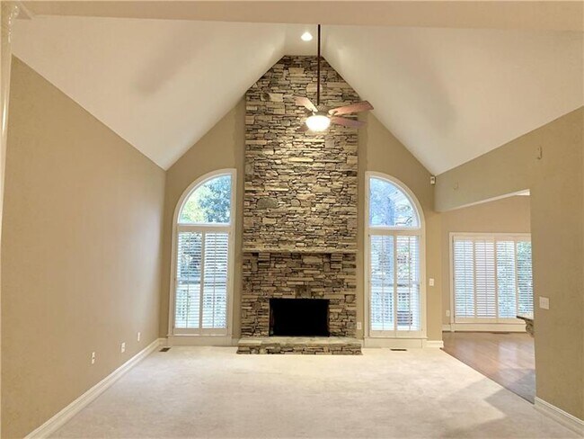 Building Photo - 398 Woodhaven NE