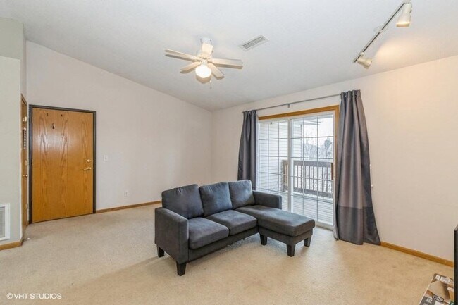 Foto del edificio - 2825 Triple Crown Ln