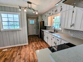 Building Photo - 2035 Killian Hill Rd SW