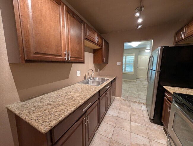Building Photo - 2/2 Condo on Lake McQueeny / Waterfront Co...