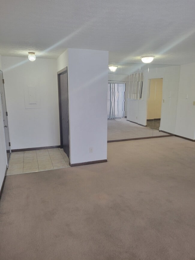 Building Photo - 500 Oxcart Rd