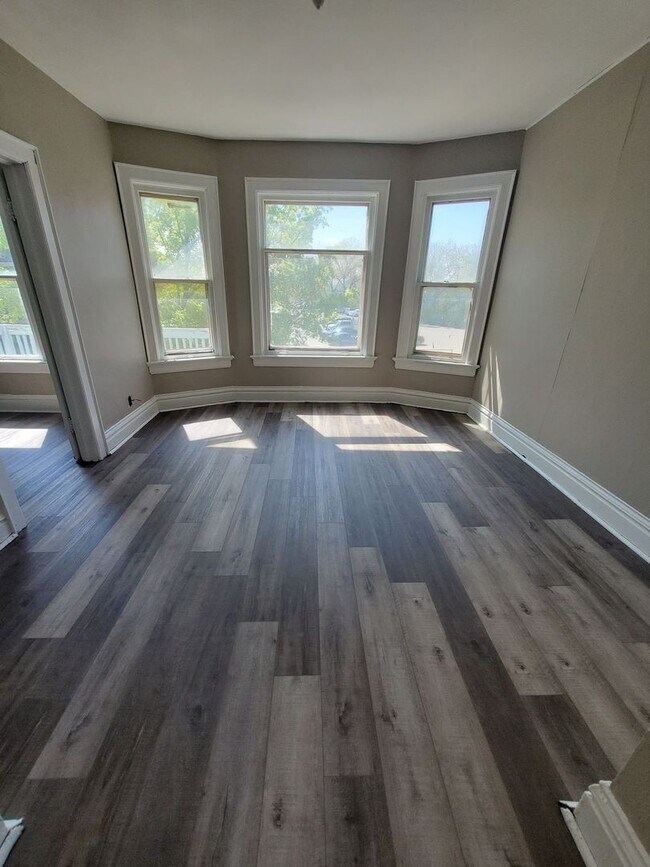 Building Photo - 600-602 S. 28th St. - Duplex