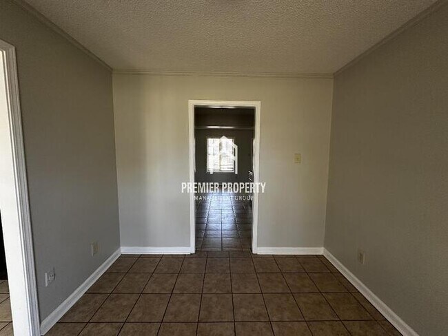 Building Photo - 5070 Barkshire Dr
