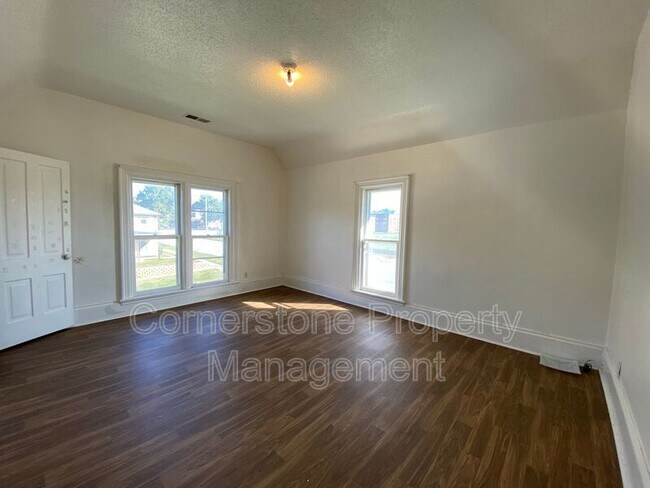 Building Photo - 937 3rd Ave N