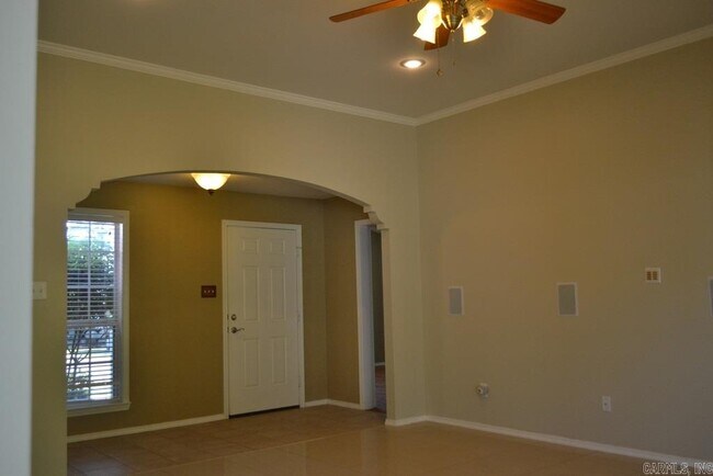 Building Photo - 302 Brookside Dr