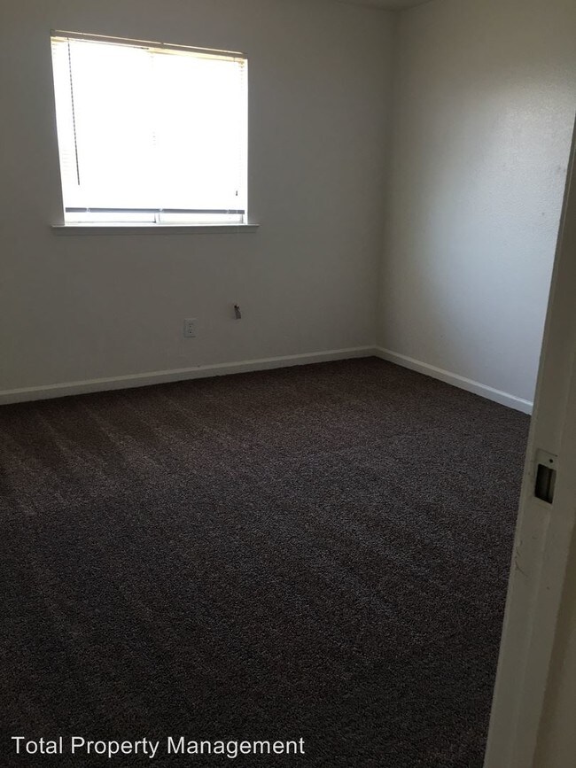 Building Photo - 524 W Meadow Ct
