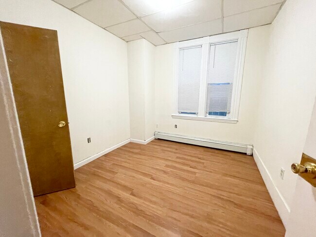Foto del edificio - 1566 Tremont St