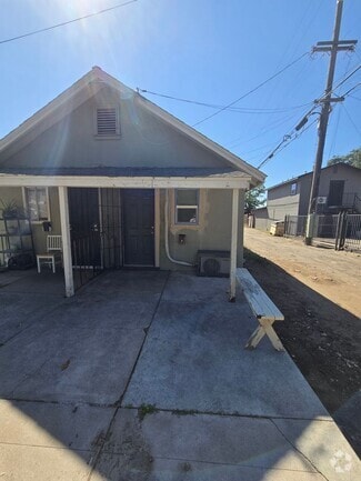 Building Photo - 616 J St