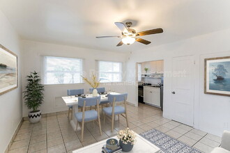 Building Photo - 403 N 19th Ave