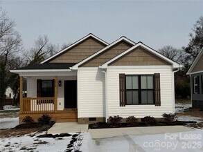 Building Photo - 626 W Bell St